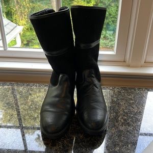 Blonde new suede boots